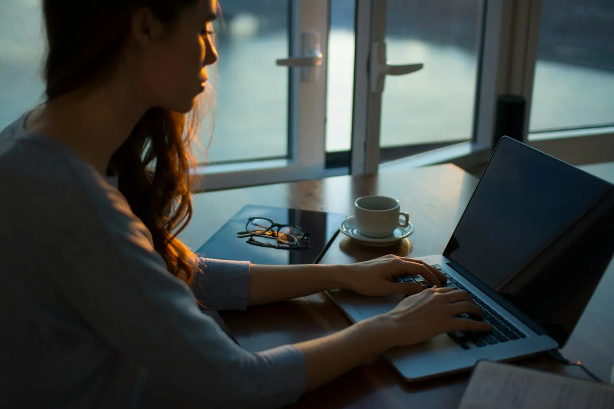 Cara Buat Duit Online di Malaysia: Realiti & Jalan Pintasnya (2026)